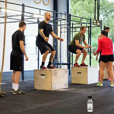 Sportsby - Danhostel, Huse Og