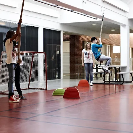 Sportsby - Danhostel, Huse Og