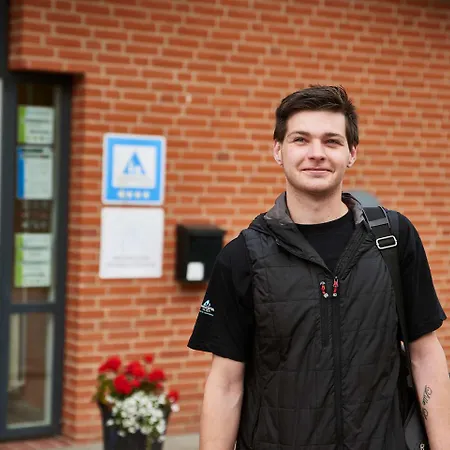 Sportsby - Danhostel, Huse Og