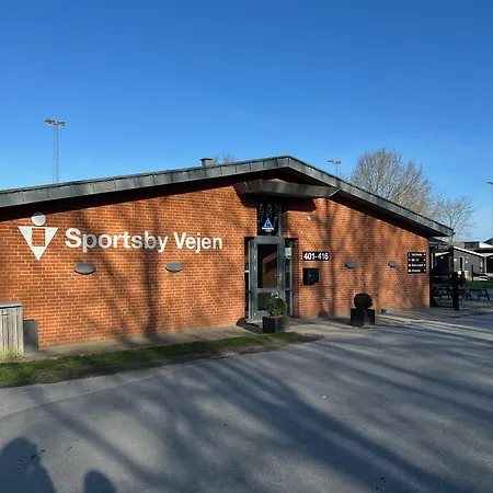 Sportsby - Danhostel, Huse Og