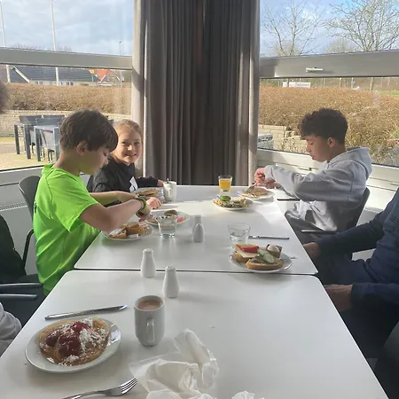 Sportsby - Danhostel, Huse Og Hostel Vejen