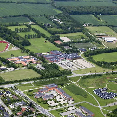 Sportsby - Danhostel, Huse Og Vejen