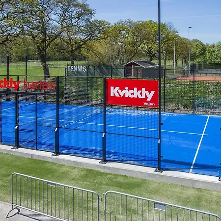 Sportsby - Danhostel, Huse Og